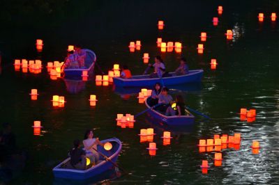 灯ろう流し