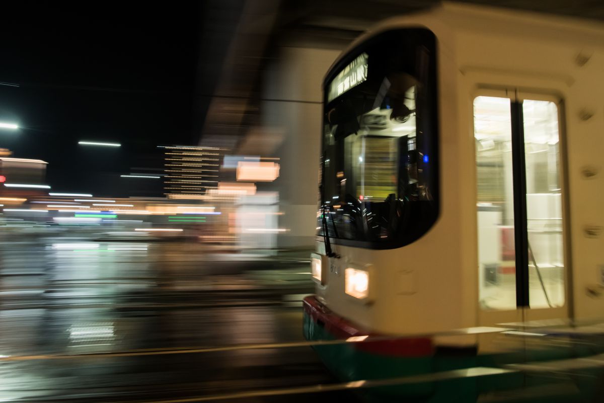 レビューその２ 夜の路面電車 流し撮り Ganref