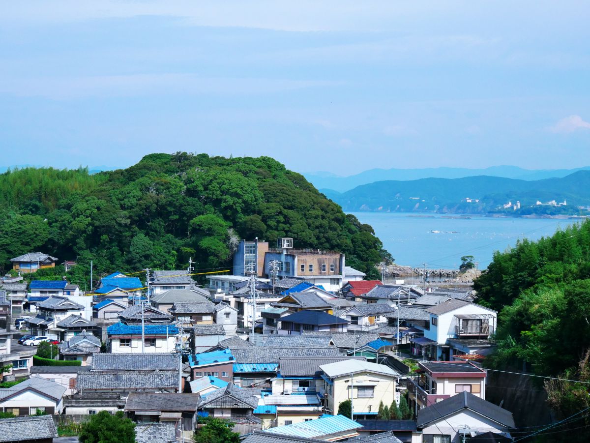 青い屋根 街並み 建物 住宅 Ganref