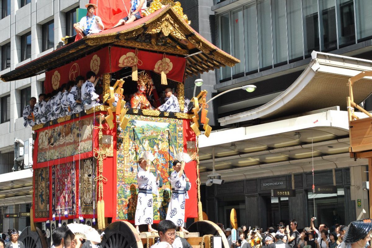 祇園祭り お稚児さんまかり通る 人物 仲間 友人 集団 Ganref