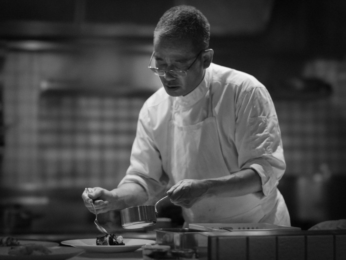 シェフ MDAwMDA2NjMxNQ_MC4wMTgyNzMwMCA