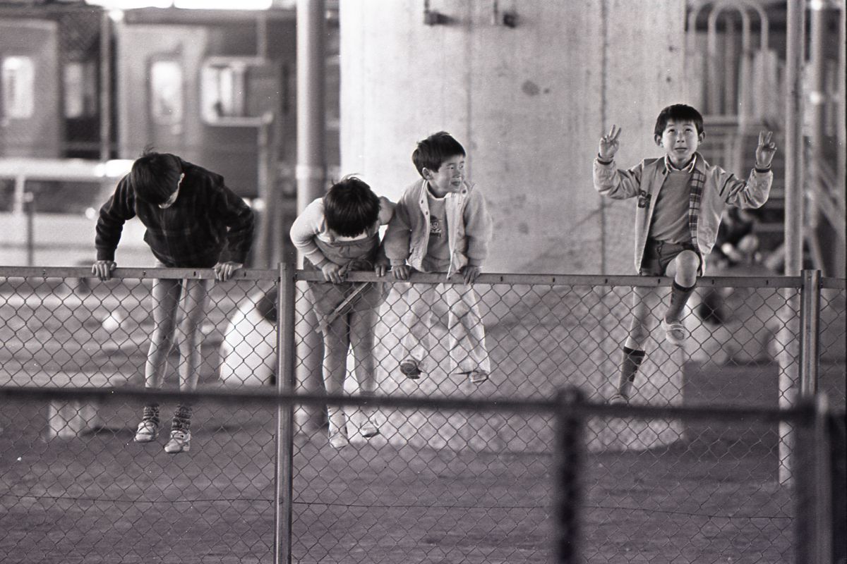 19年 蛍池 柵を越える子供達 Ganref