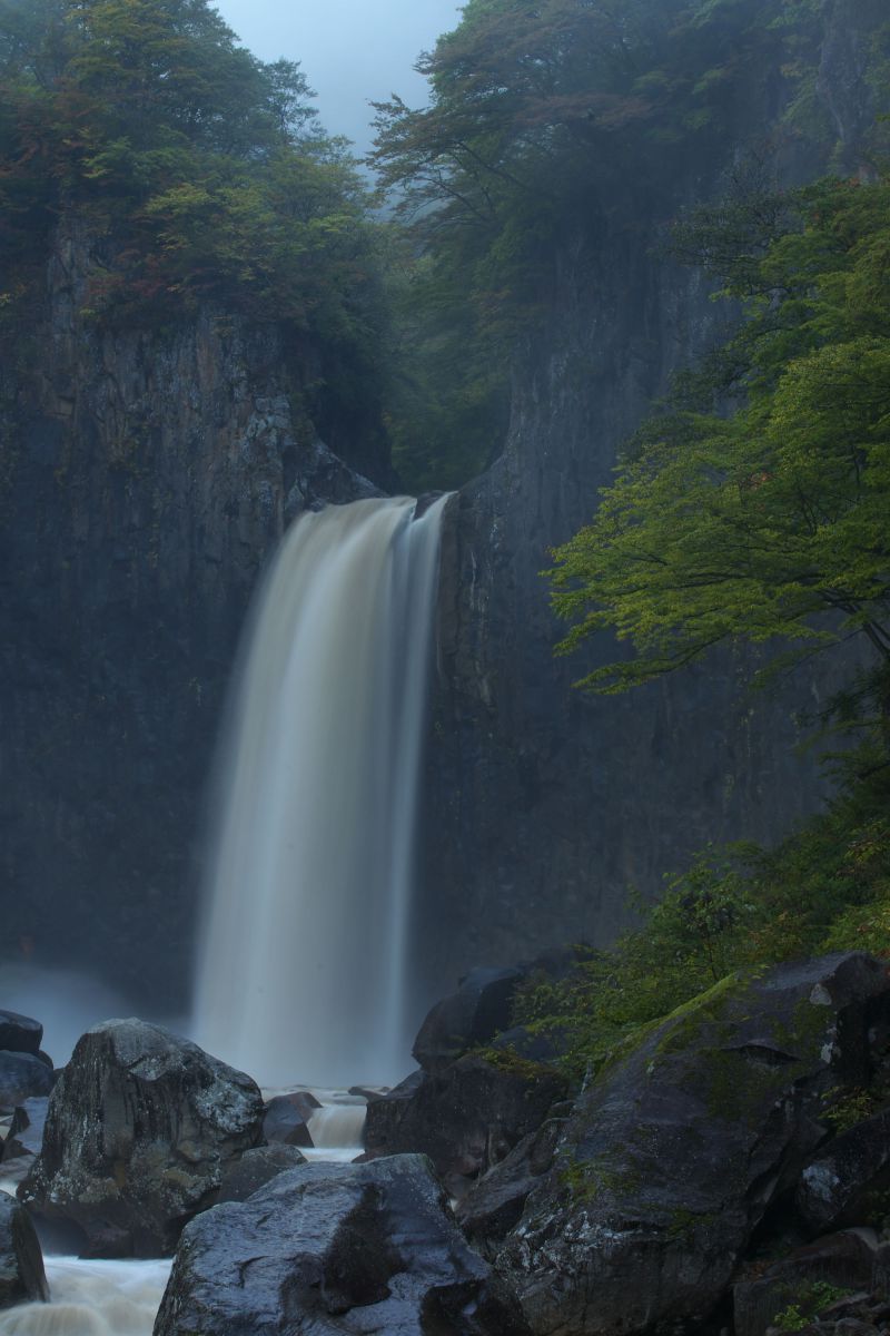 雨にぬれる苗名滝 自然 風景 滝 Ganref