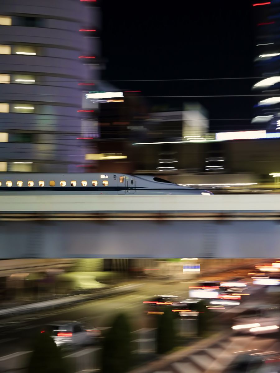 新幹線夜の流し撮り 乗り物 交通 鉄道 駅 Ganref