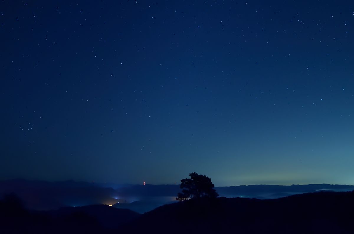 澄んだ夜空に輝く星 自然 風景 空 雲 Ganref