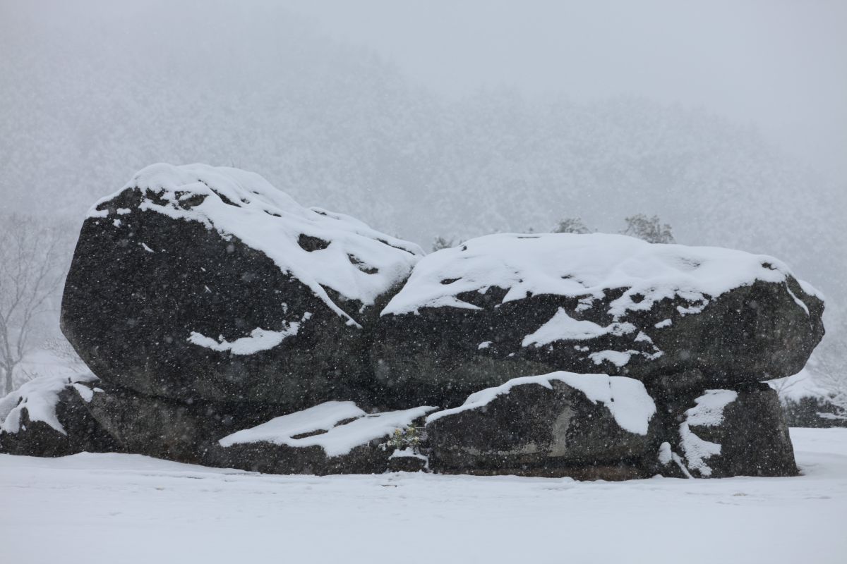 股旅　舞台ステージ幕　雪景色の布製 雪の石舞台古墳 | GANREF