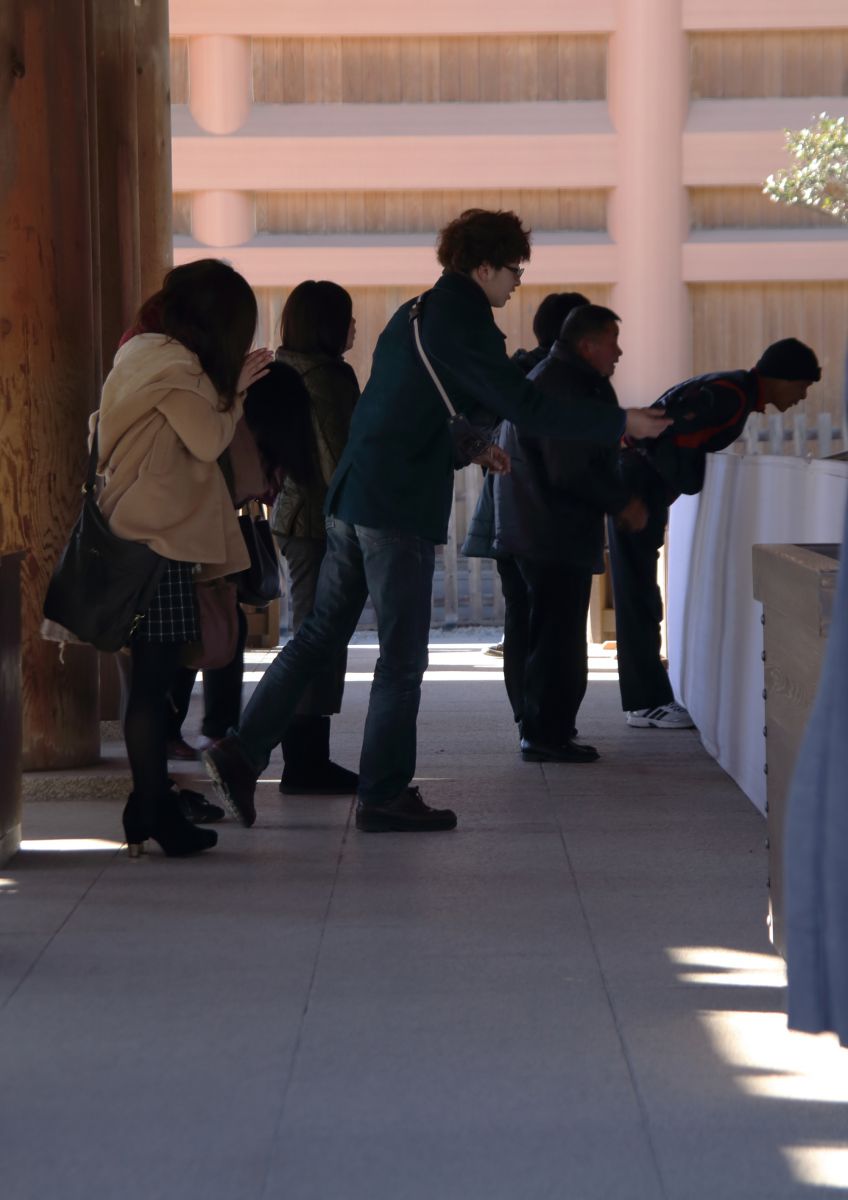 お賽銭 投げる 覗く 拝む 街並み 建物 神社 寺 教会 Ganref