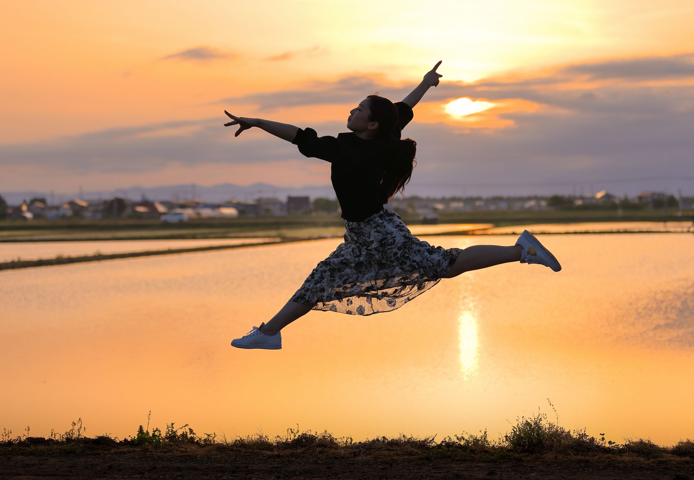 夕焼けのあぜ道 | GANREF