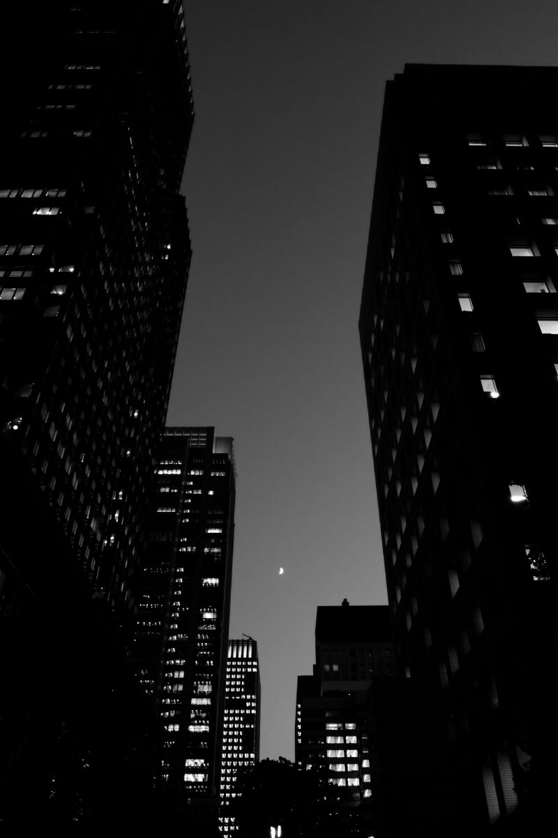 地下室のメロディ 街並み 建物 夜景 Ganref