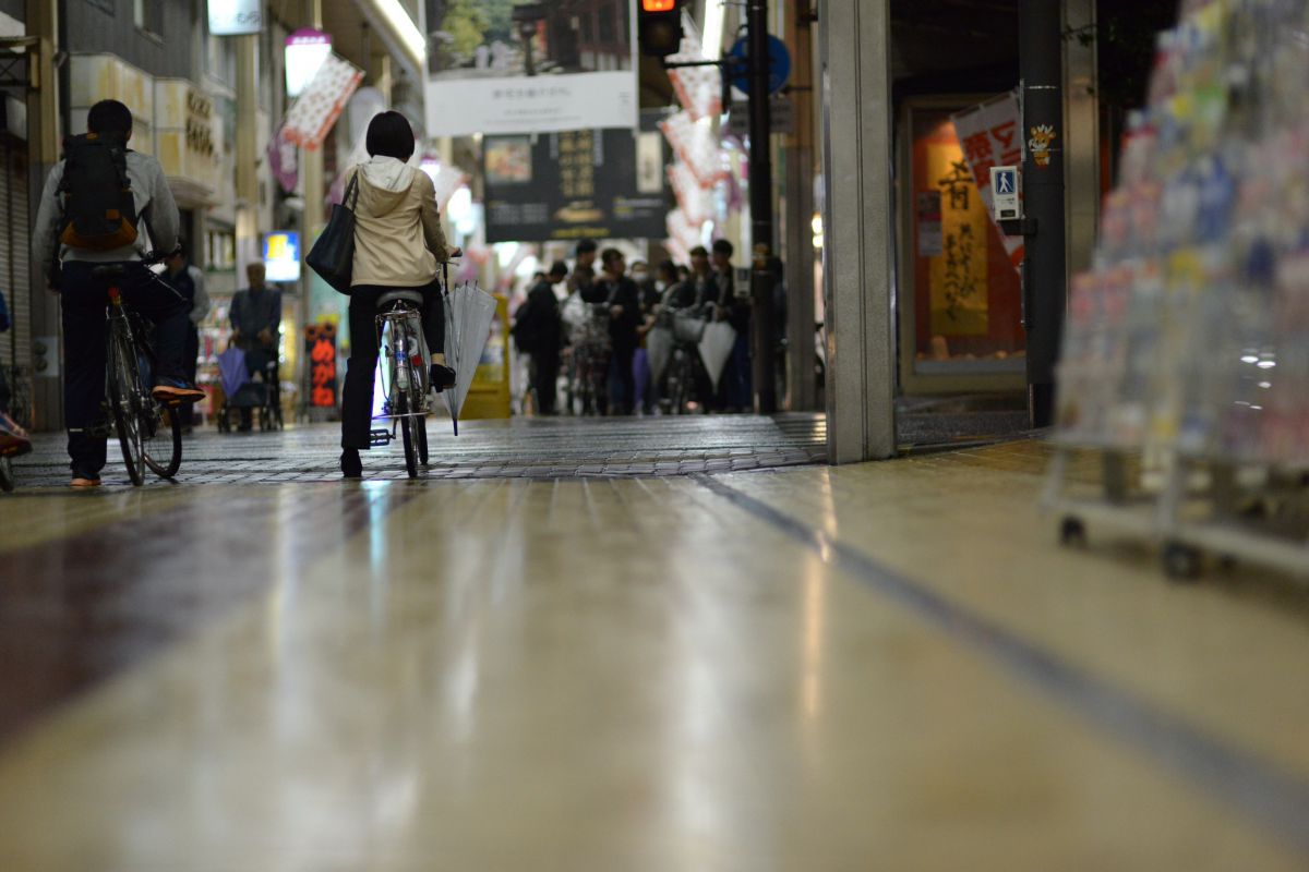 雨の日の商店街 街並み 建物 その他 Ganref