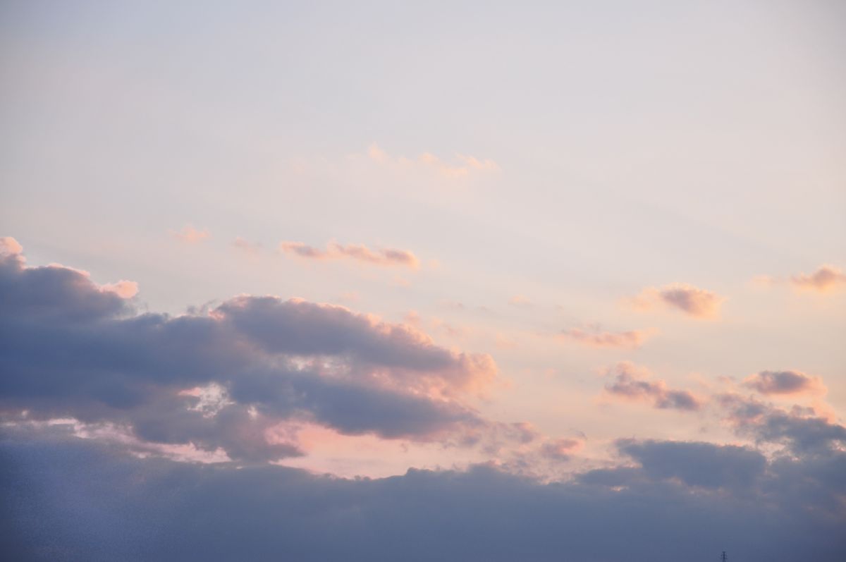 薄紅色に染まる夕焼けの雲 自然 風景 空 雲 Ganref