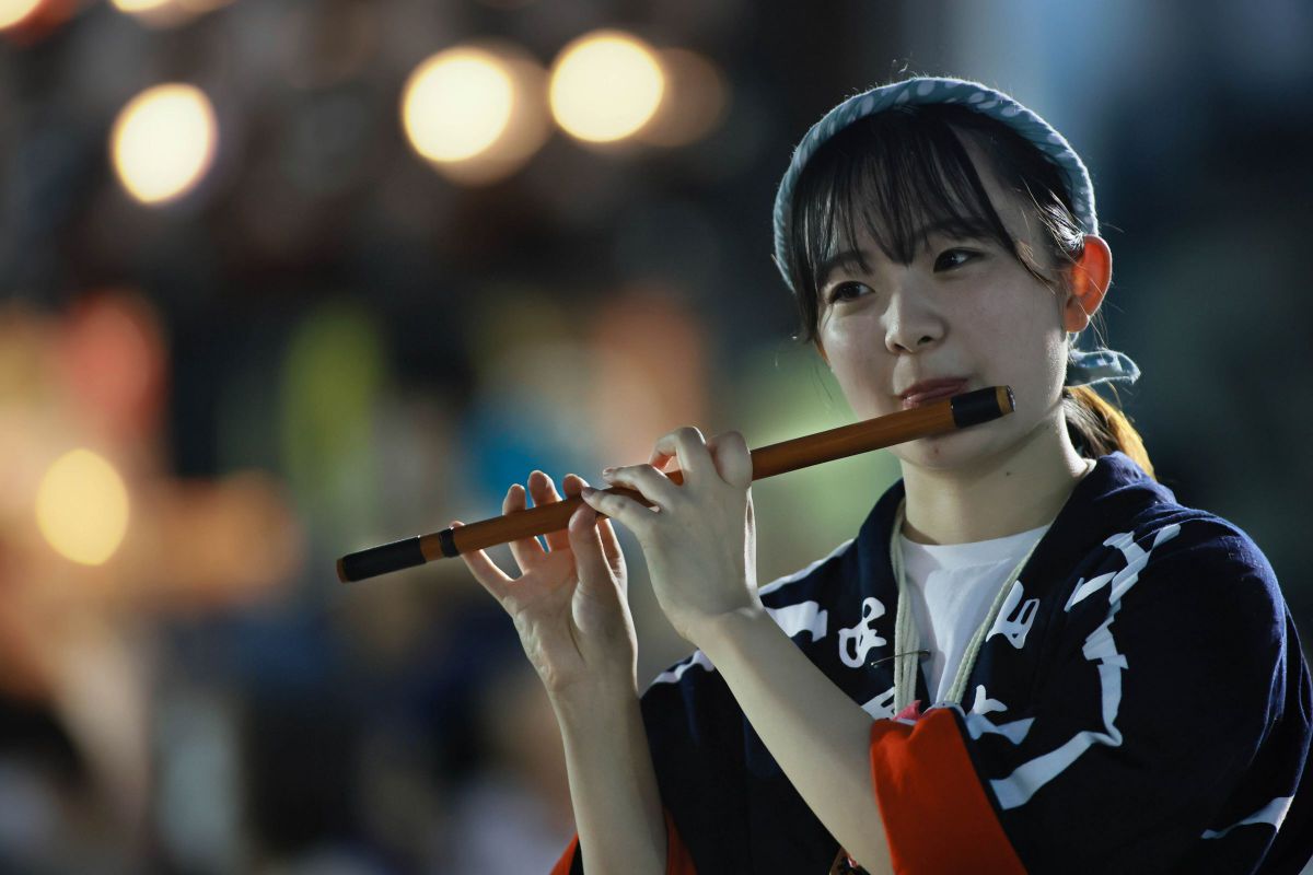 笛を吹く女の子 | GANREF