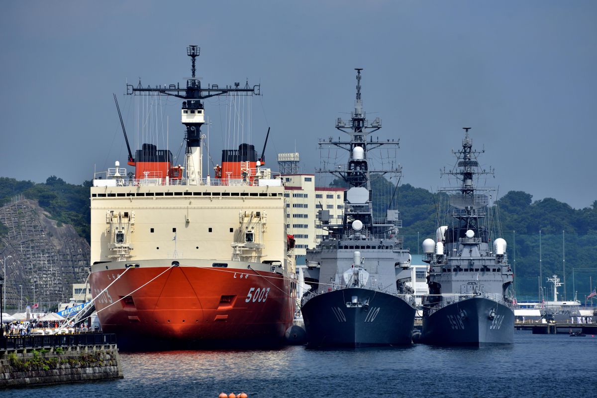 100トンの大きさ 乗り物 交通 船 港 Ganref