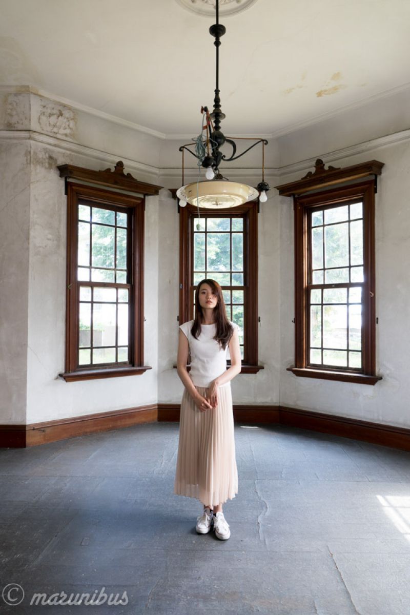 古い洋館にて 人物 女性 Ganref