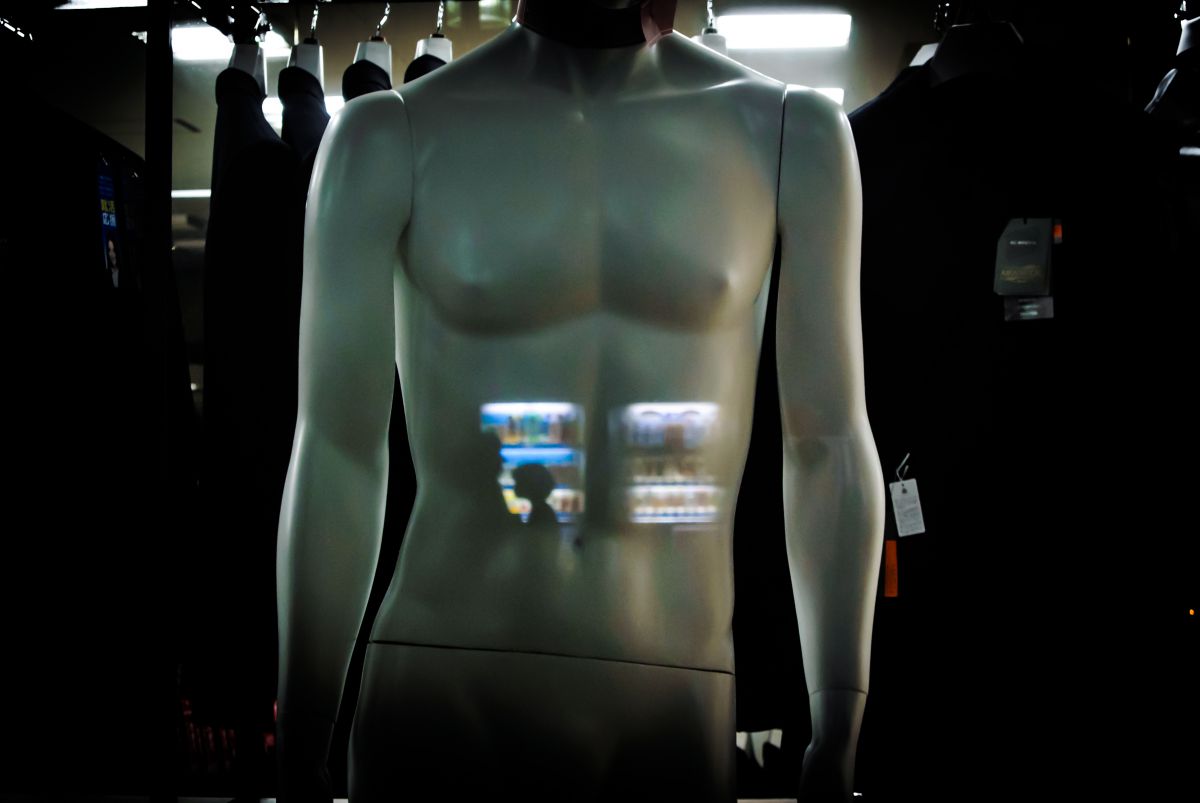 立ち尽くす 街並み 建物 店舗 Ganref