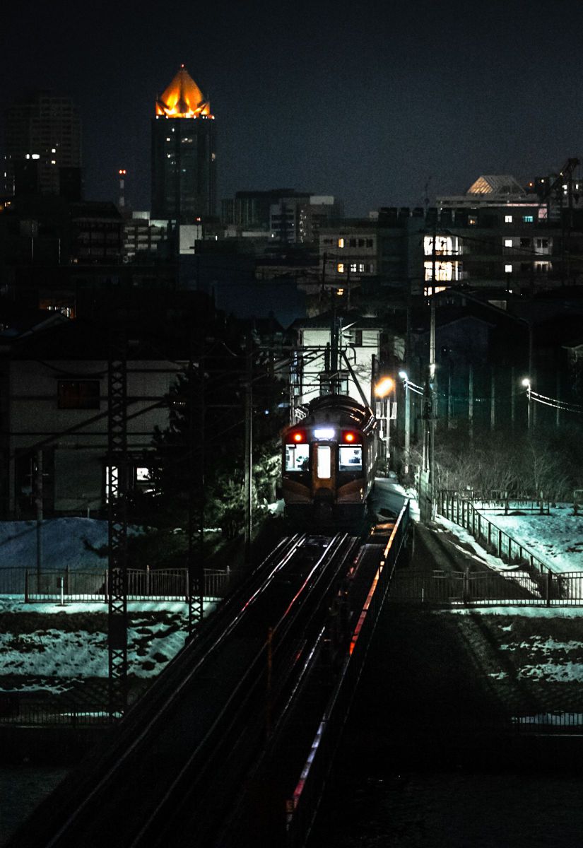 冬の暗い朝 乗り物 交通 鉄道 駅 Ganref