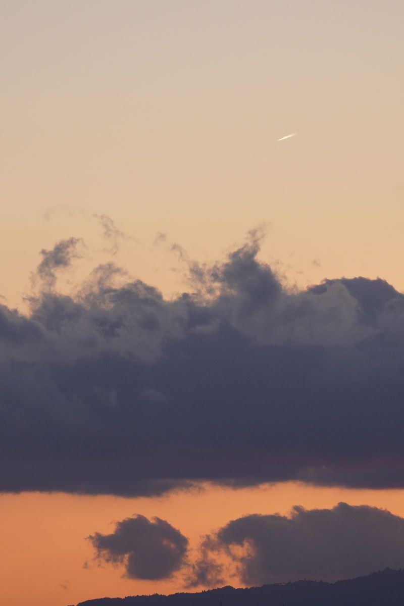 薄いオレンジ 濃いオレンジ 自然 風景 空 雲 Ganref