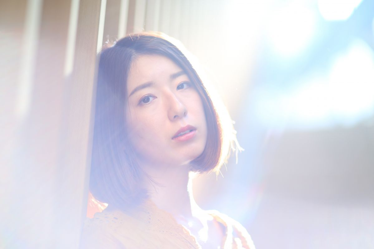逆光 人物 女性 Ganref