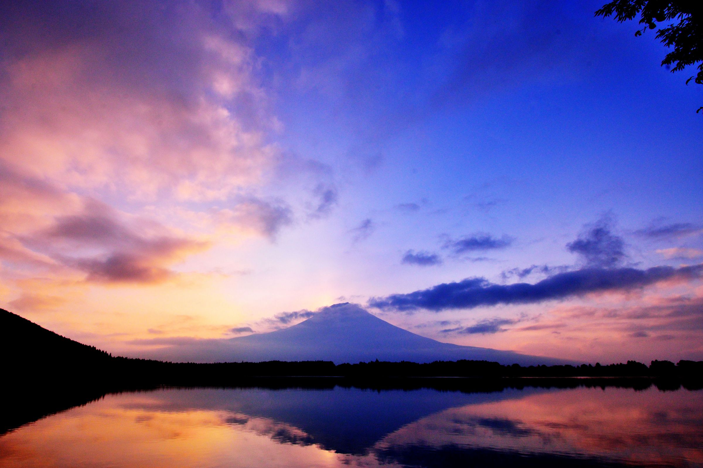 雨上がりの朝焼け | GANREF
