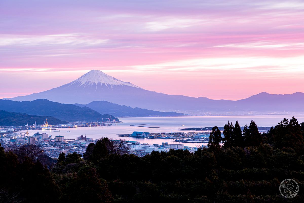 The dawn of Japan 富士山 | GANREF