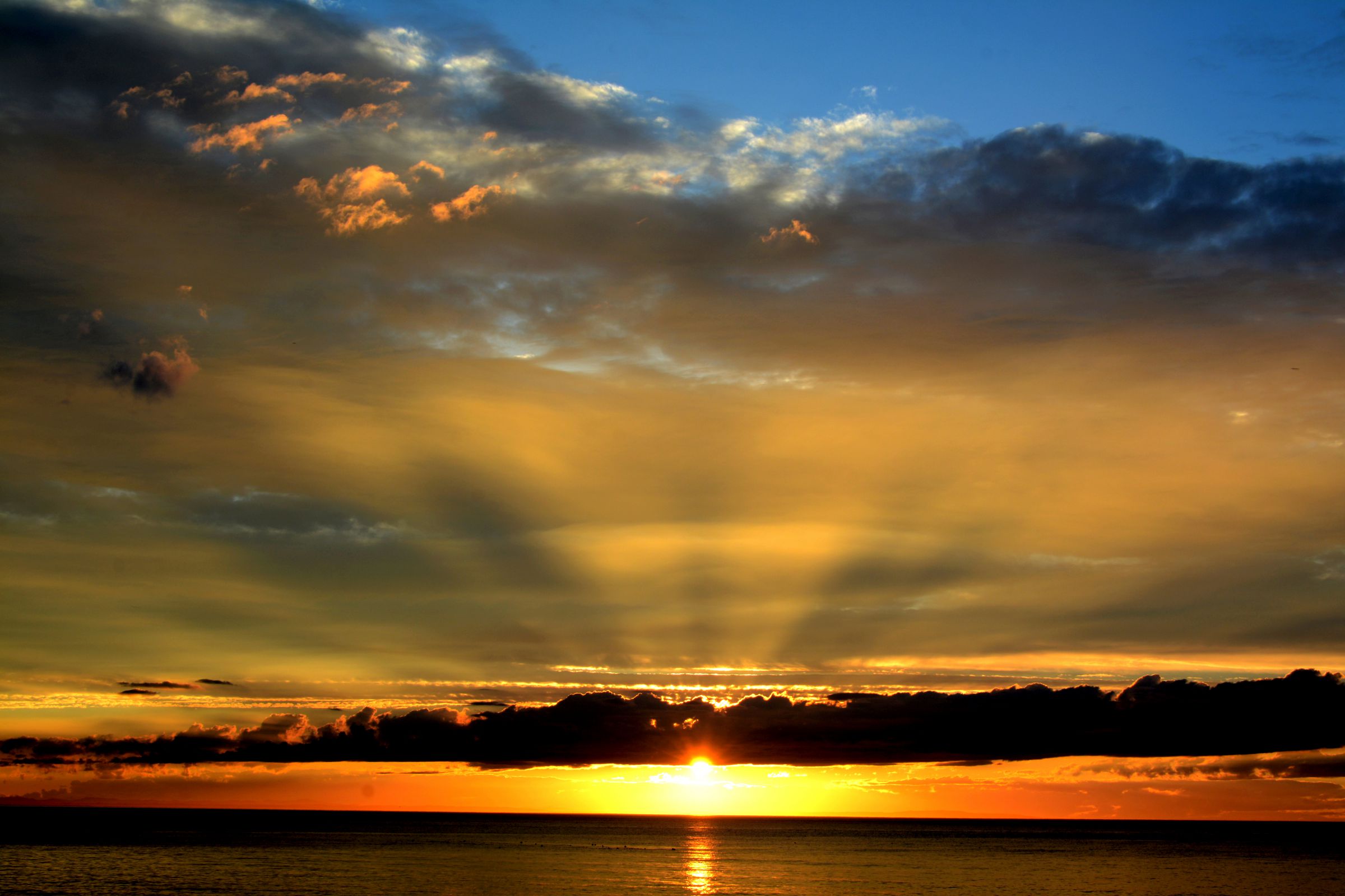 夕日が落ちるオホーツク海. | GANREF