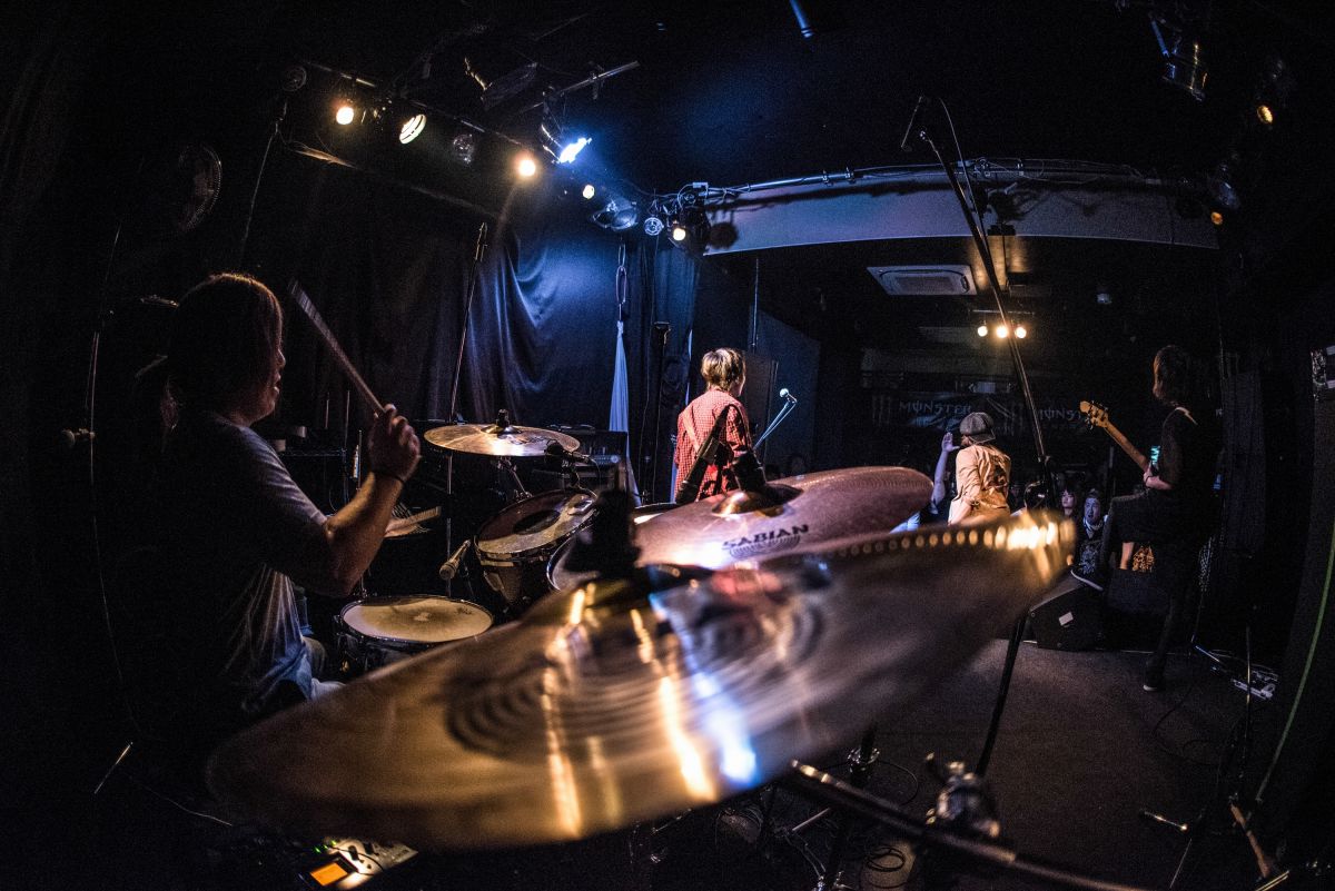 幕開け 人物 仲間 友人 集団 Ganref