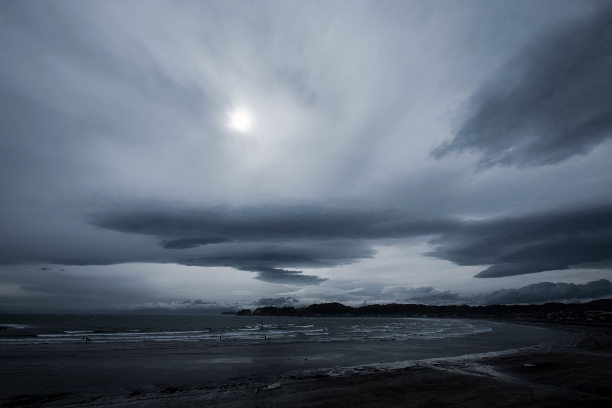 暗雲立ち込める 自然 風景 海 Ganref