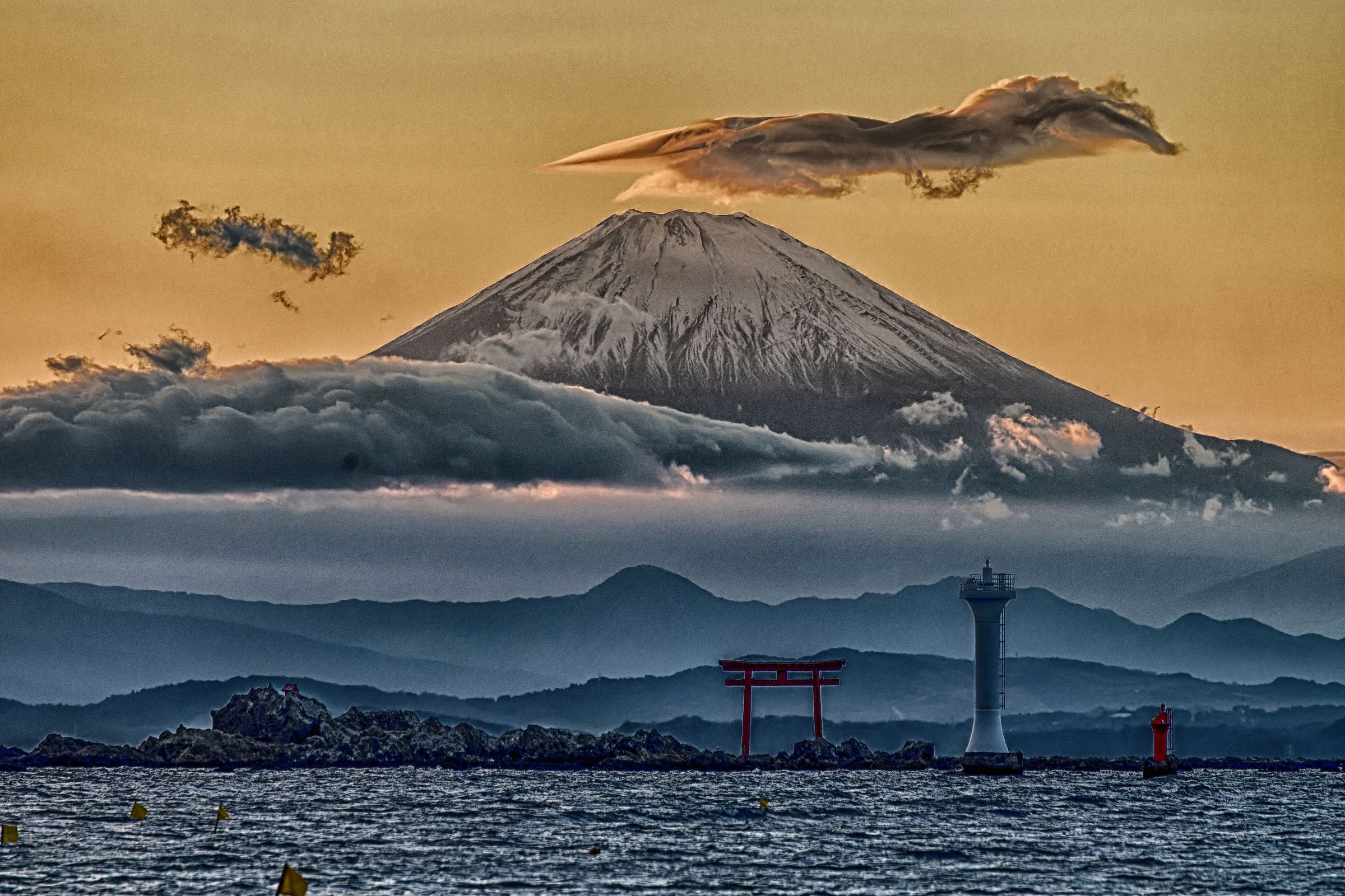富士山上空の龍神様 | GANREF
