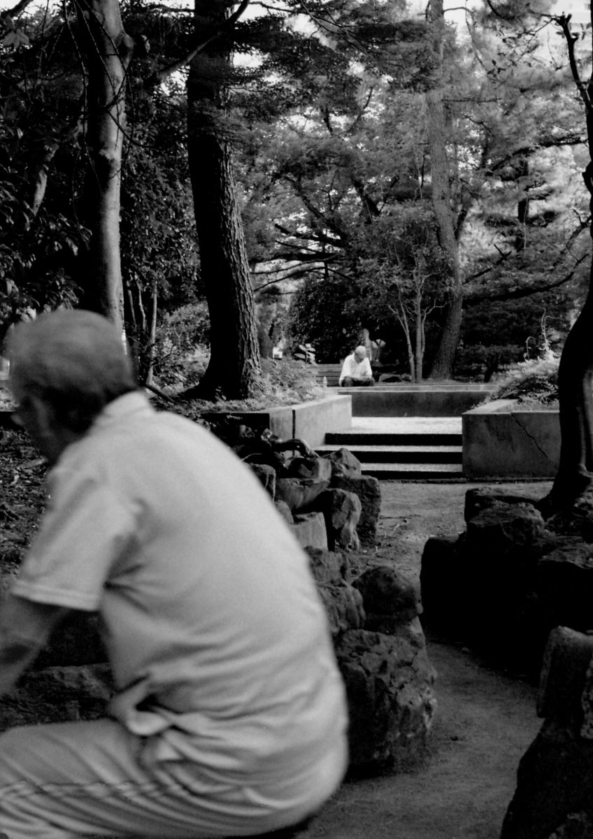 思いふける 人物 男性 Ganref