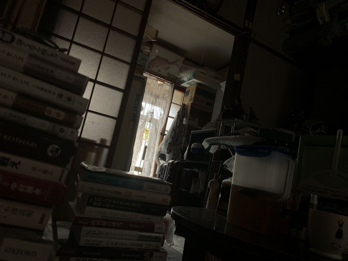 部屋にさす光 街並み 建物 住宅 Ganref
