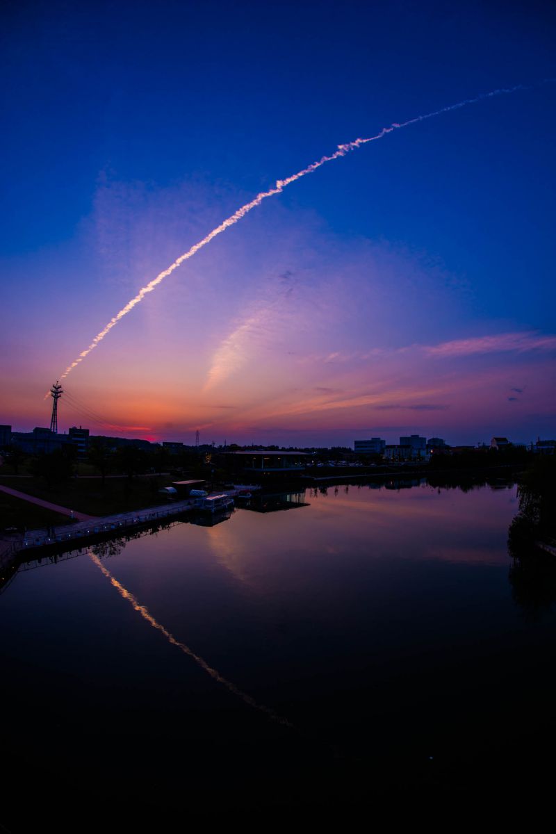 隕石落下 街並み 建物 公園 Ganref