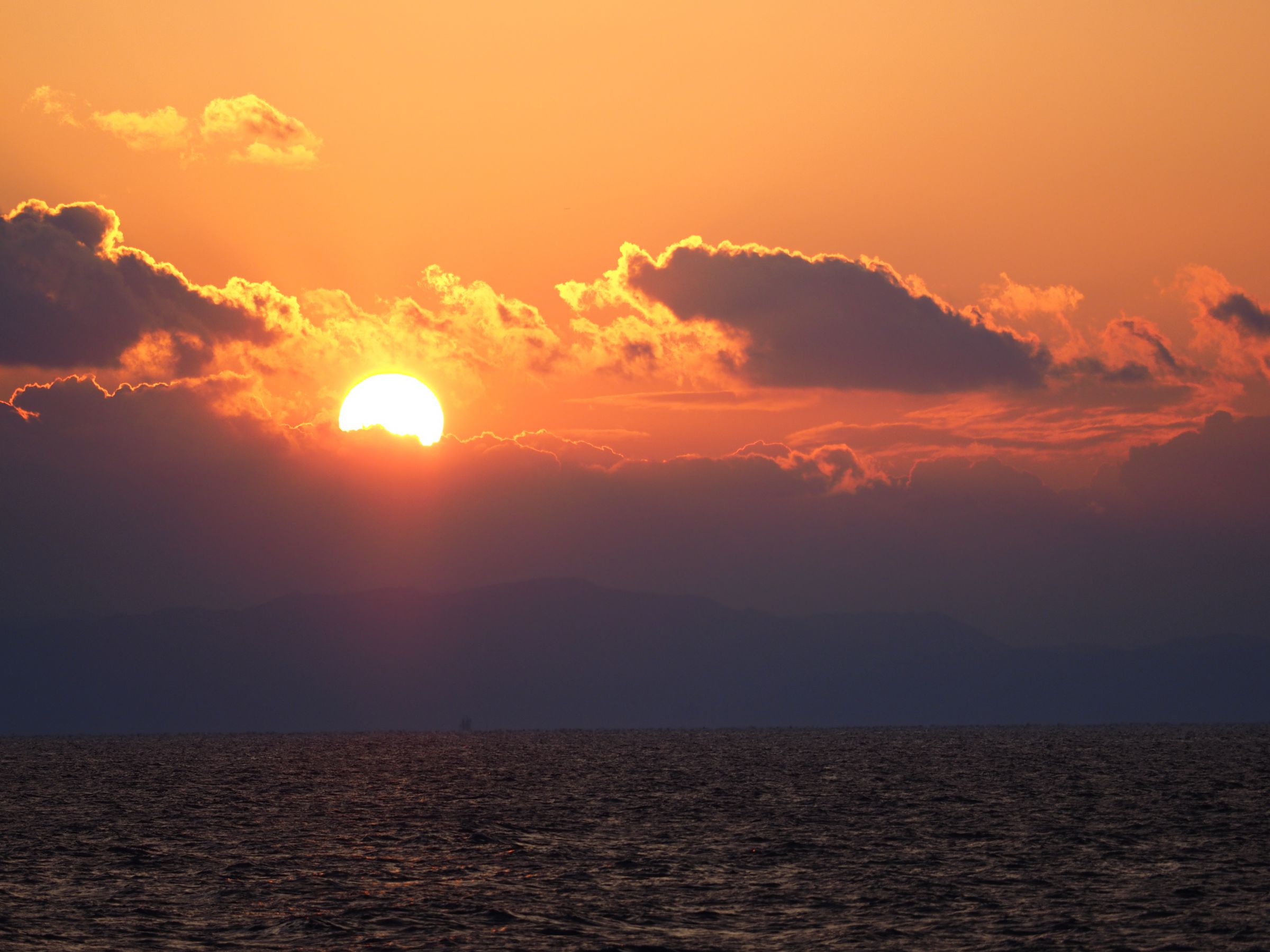 ありーん様 「朝焼け」日の出  風景  海  太陽 キャンバス F3 122,857 朝陽 海 Stock Photos, High-Res Pictures, and Images