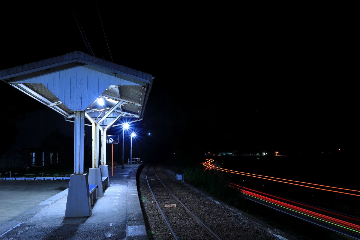 夜の無人駅 乗り物 交通 鉄道 駅 Ganref 夜の無人駅 乗り物 交通 鉄道 駅 Ganref