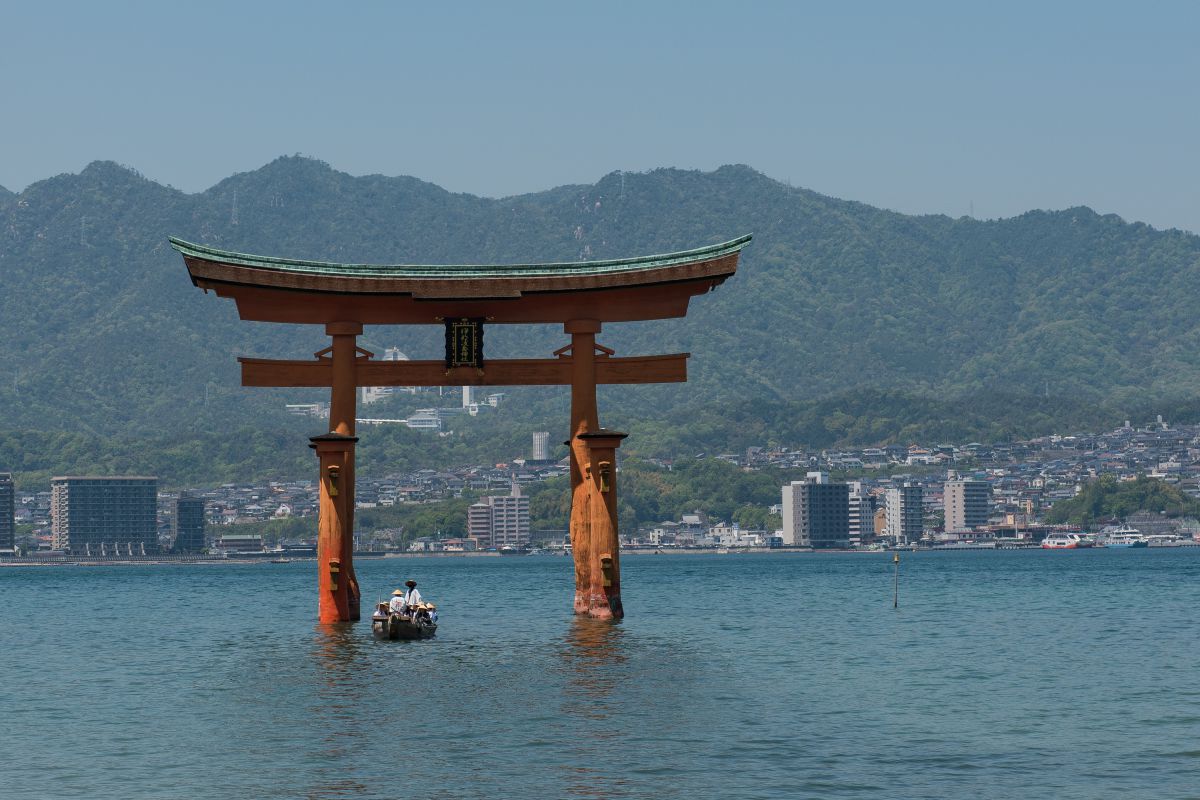 海の上の大鳥居 街並み 建物 神社 寺 教会 Ganref