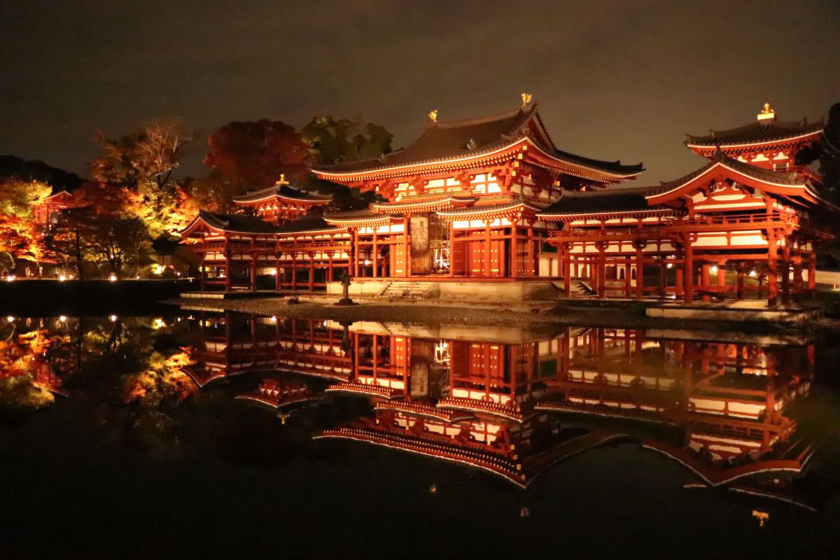水面に浮かぶ鳳凰 街並み 建物 神社 寺 教会 Ganref