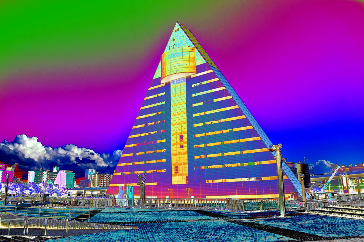 ピラミッドパワー 街並み 建物 ビル タワー Ganref