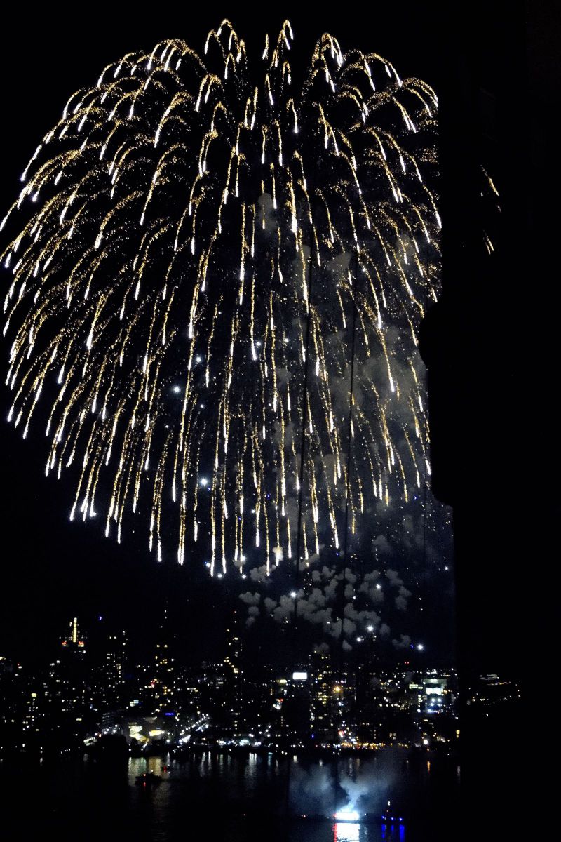 Fireworks in East River 2 | GANREF