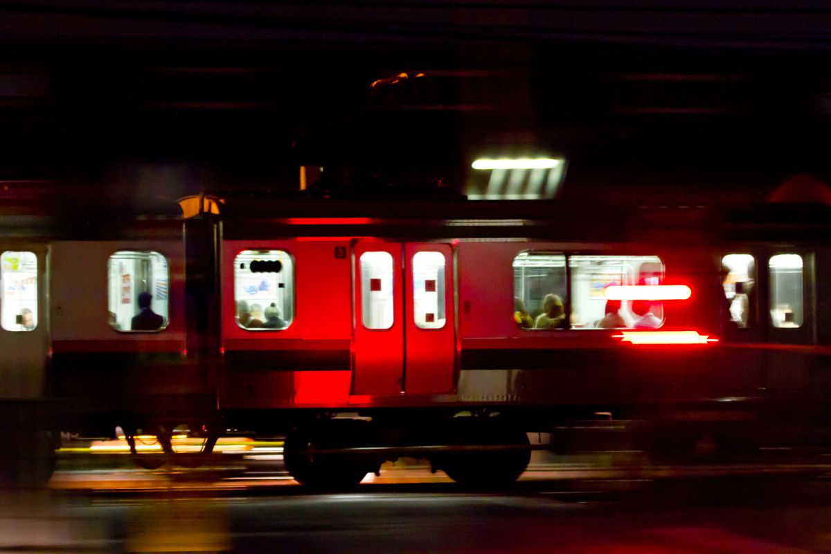 夜の踏切 乗り物 交通 鉄道 駅 Ganref