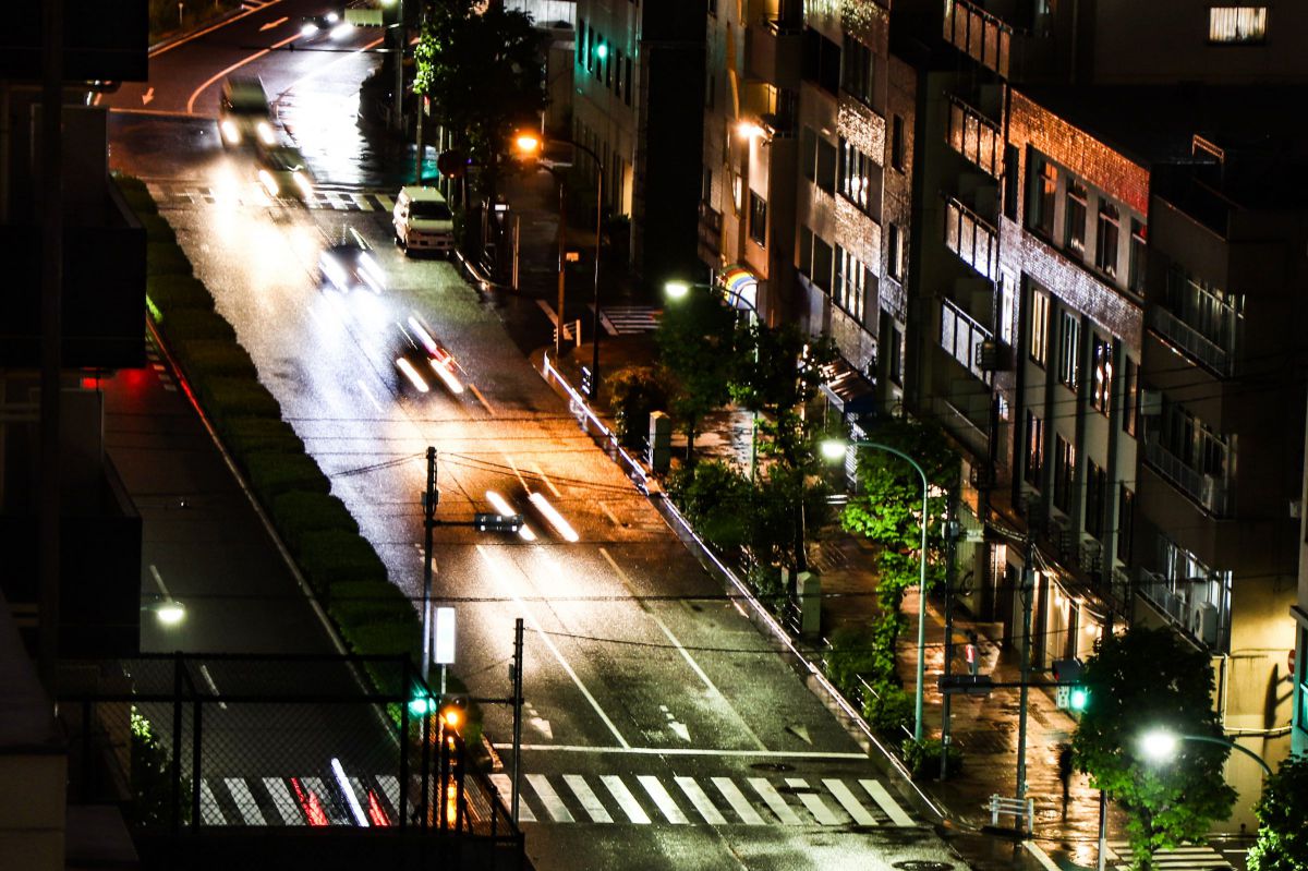 雨降る秋夜の街と道 街並み 建物 夜景 Ganref 雨降る秋夜の街と道 街並み 建物 夜景 Ganref