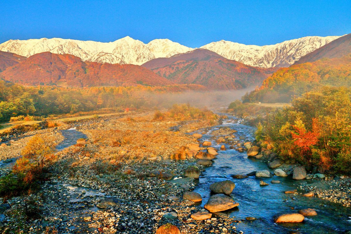 紅葉と新雪の後立山連峰の眺望 Ganref