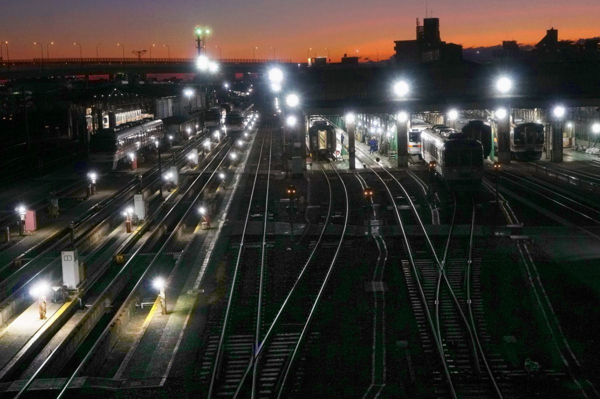 暮れ行く操車場 GANREF