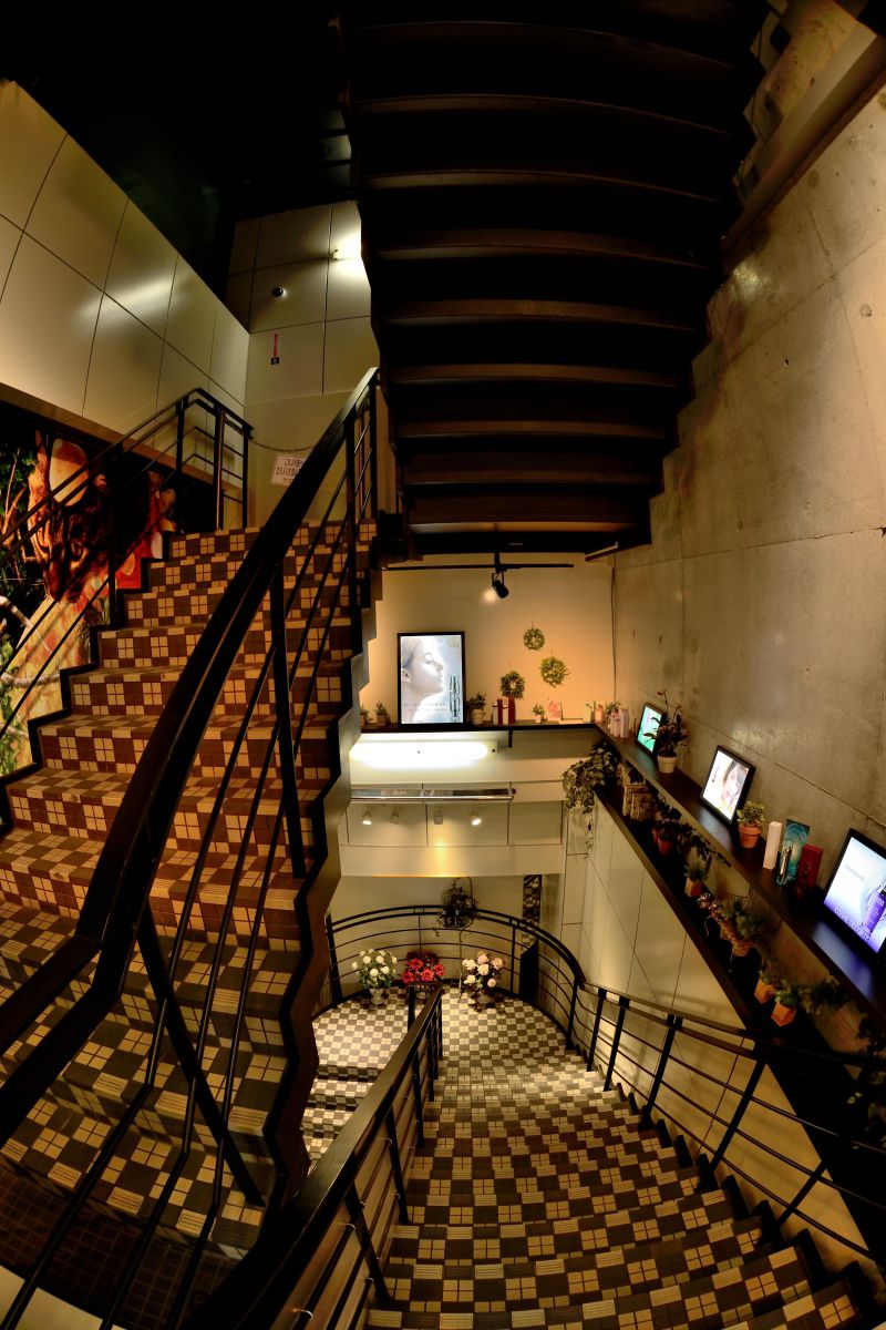 魚眼寸描熊本 地下階への階段 街並み 建物 店舗 Ganref