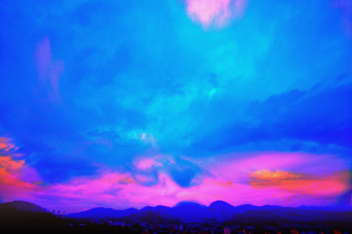 嵐の予兆か 美しく険しい表情の夕空 自然 風景 空 雲 Ganref