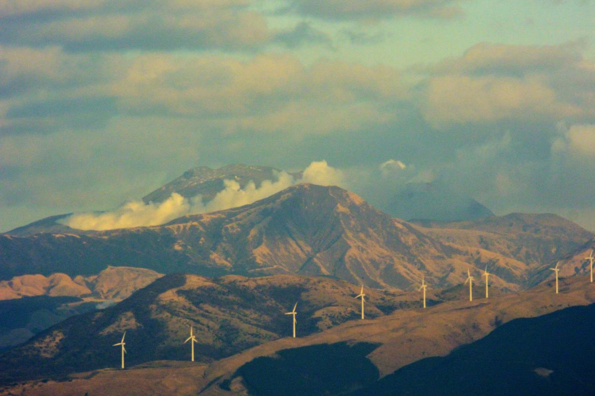 熊本城から阿蘇中岳噴火口を覗く 自然 風景 山 Ganref