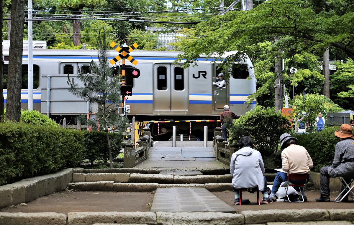 参道の踏切 乗り物 交通 鉄道 駅 Ganref