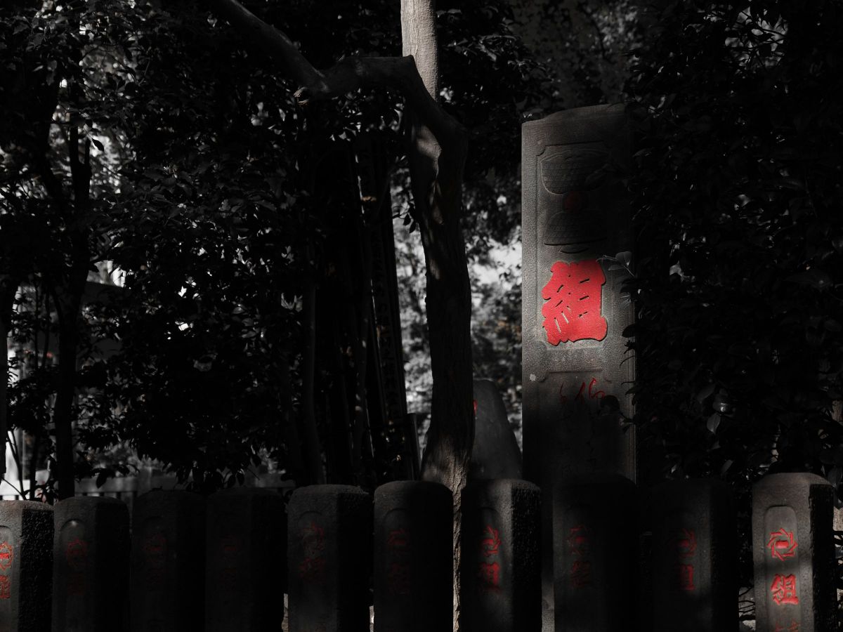 スポットライトのような 街並み 建物 神社 寺 教会 Ganref