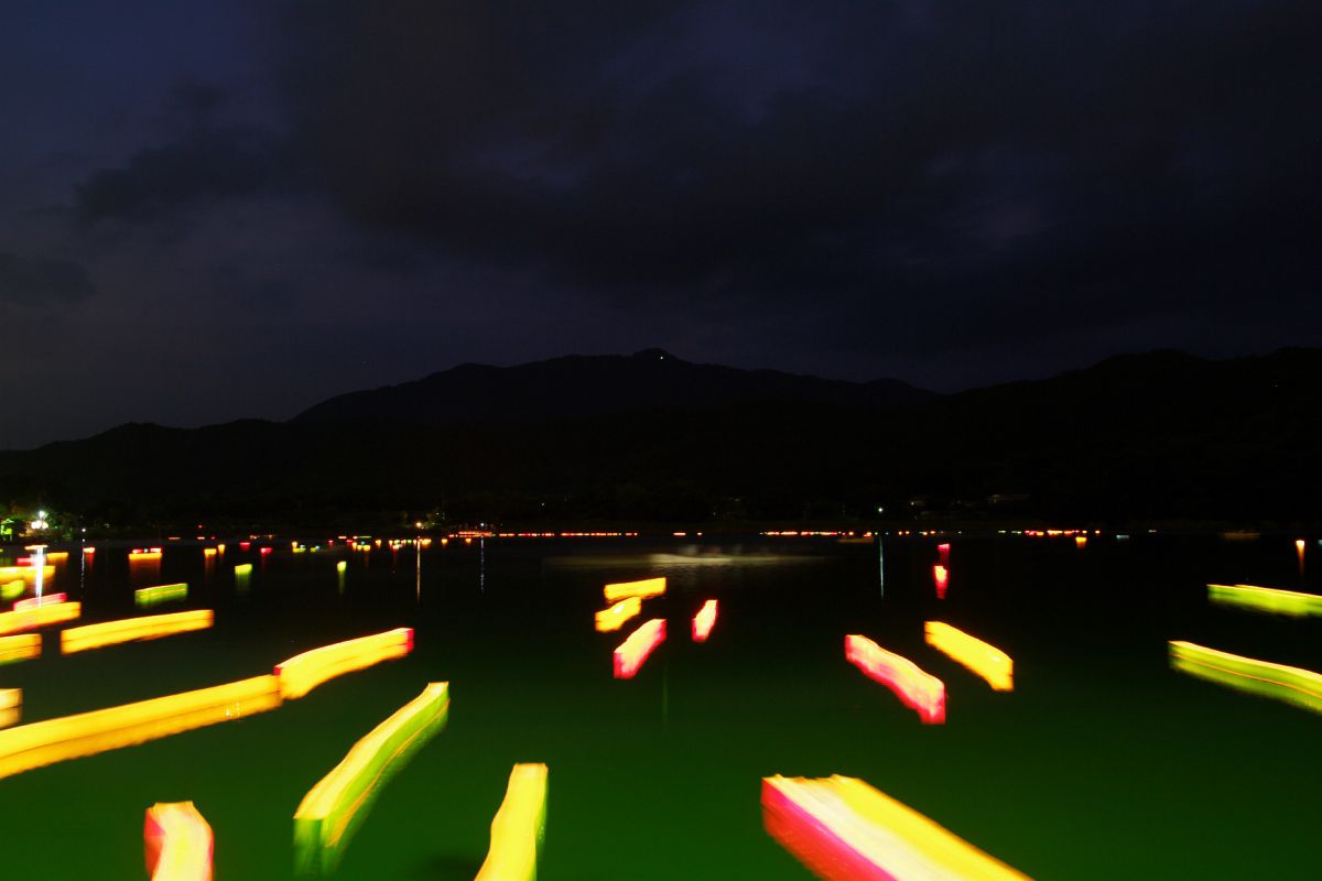 広沢池の灯篭流し 自然 風景 水辺 Ganref