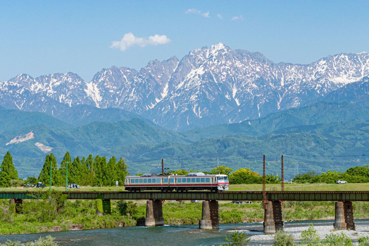 夏色になってきた立山連峰 | GANREF