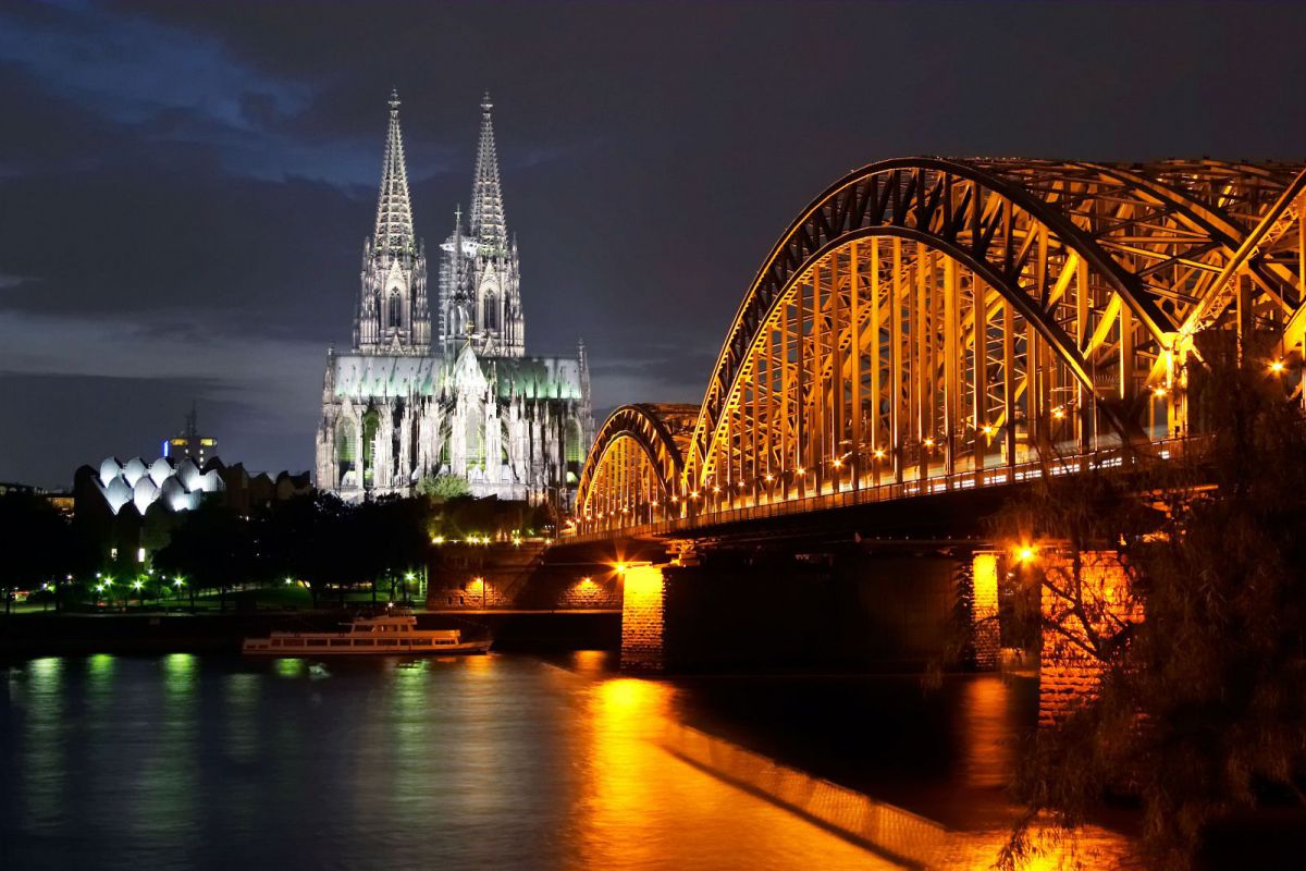 ケルン大聖堂夜景 街並み 建物 夜景 Ganref ケルン大聖堂夜景 街並み 建物 夜景 Ganref