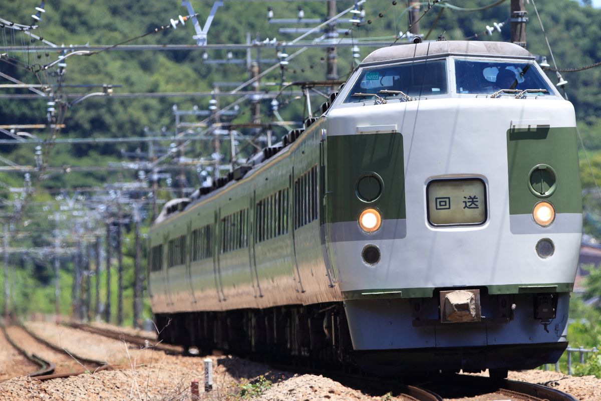 深緑の国鉄特急車輌 乗り物 交通 鉄道 駅 Ganref